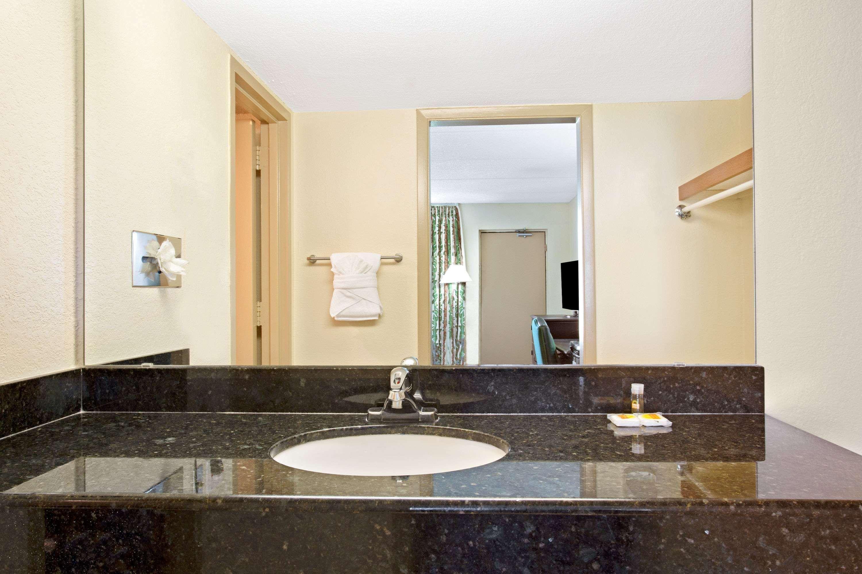 Days Inn By Wyndham Orlando Airport Florida Mall Williamsburg Ngoại thất bức ảnh